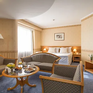 4* מלון Downtown - Location In The Heart Of