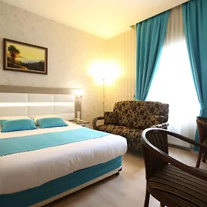 Otel Nil ***